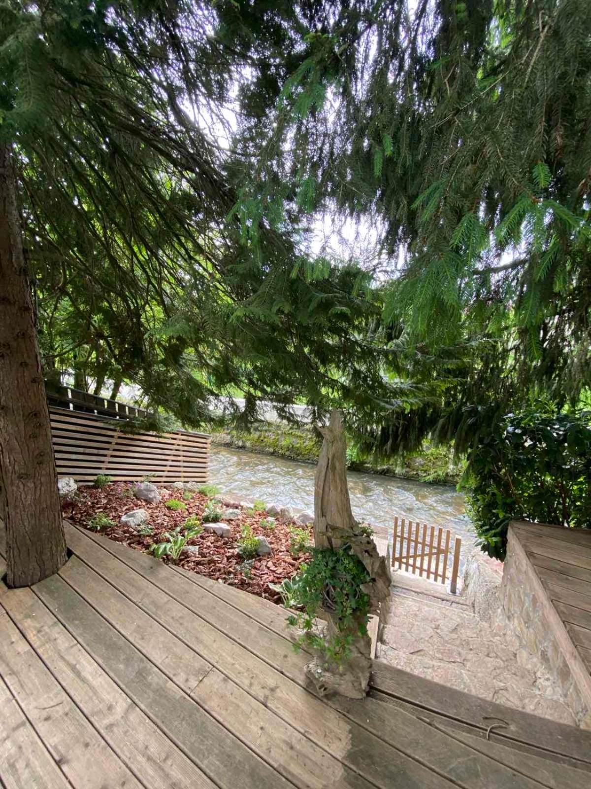 Apartma Mali Raj Menges